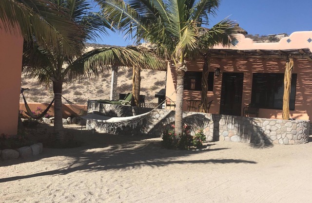 Studio beachfront casita King bed full kitchen-