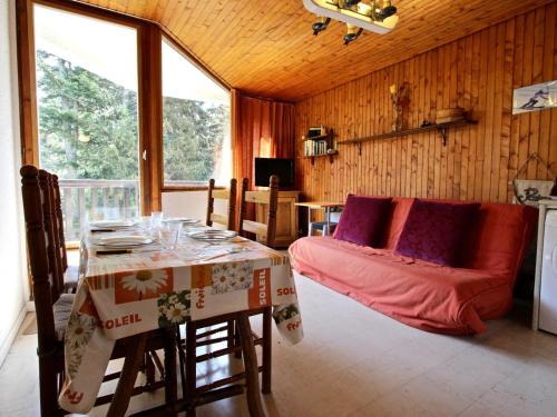 Studio cabine au pied des pistes de Chamrousse avec balcon et commodités à proximité - FR-1-549-61