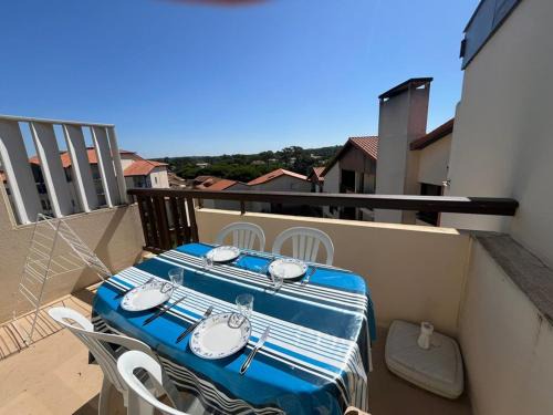 Studio cabine avec terrasse, 4 couchages, lumineux, cadre portuaire, tout équipé. - FR-1-413-134