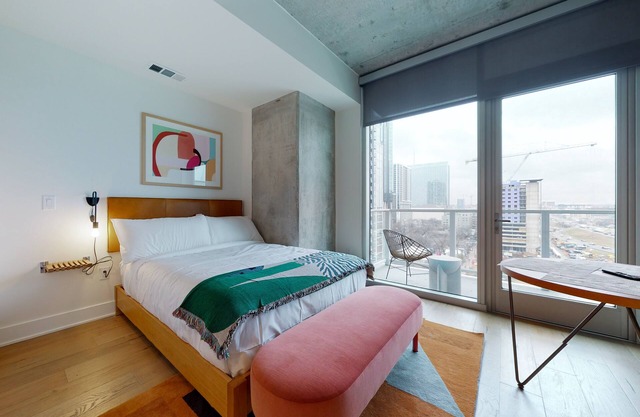 Studio condo with rooftop pool, fast WiFi, central AC & private W/D
