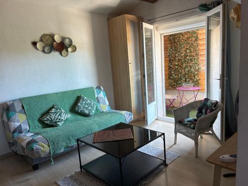 Studio cosy équipé, deux couchages , près des collines de Martigues