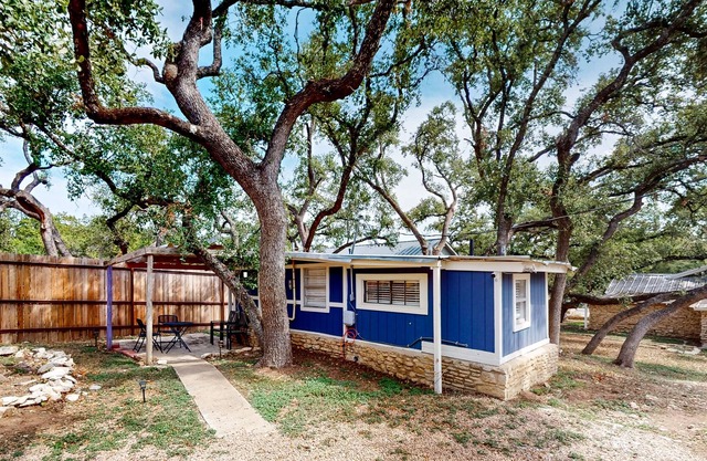 Studio cottage near marinas/boat ramps with kitchenette & boat parking