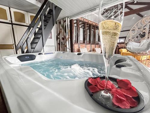 Studio de charme 70m2, Jacuzzi et Piscine Partagée