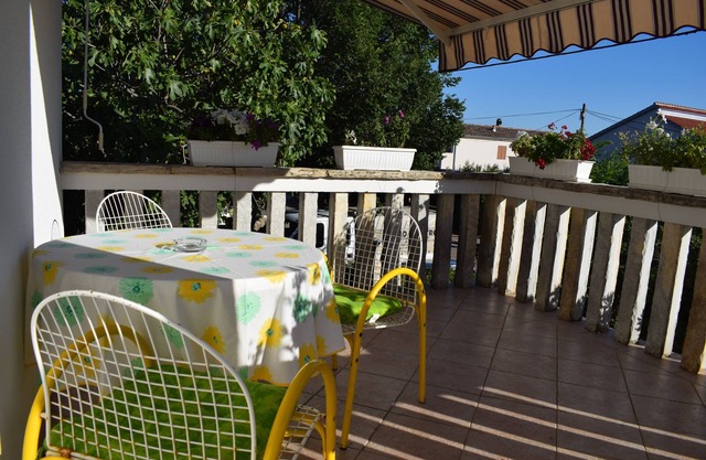 Studio flat with balcony and sea view Sveti Filip i Jakov, Biograd (AS-4299-g)