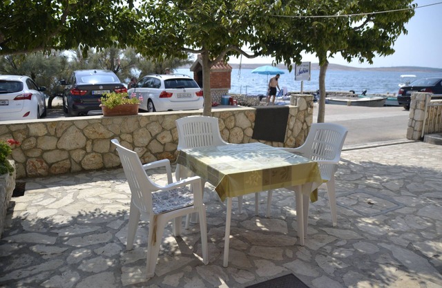 Studio flat near beach Kustići, Pag (AS-6335-a)