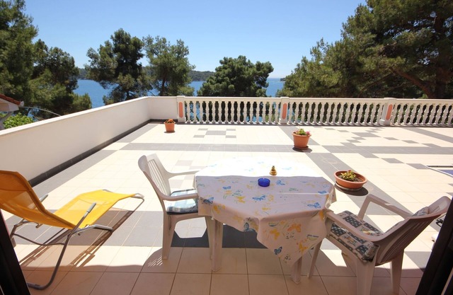 Studio flat with terrace and sea view Mali Lošinj, Lošinj (AS-2489-a)