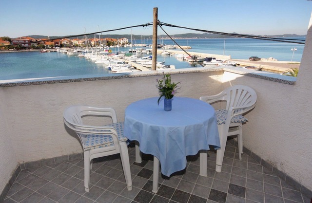 Studio flat with terrace and sea view Bibinje, Zadar (AS-5759-a)