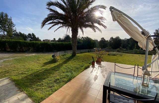 Studio in a private estate in the center of the island