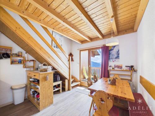 Studio mezzanine au pied des pistes avec balcon, idéal pour 4-6 personnes - FR-1-398-552