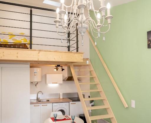 Studio mezzanine "chaumiane" proche de la gare