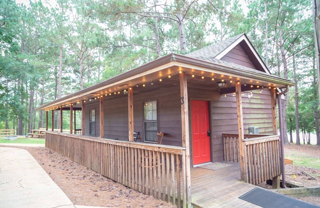 studio rm w/full kitchen, 1 bth , private deck, & WiFi @ Kick Back Ranch.