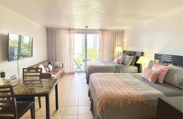 Studio with Beach Access and Panoramic City View!