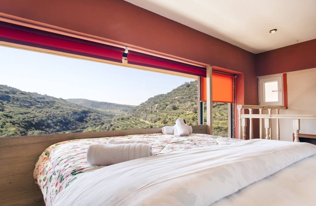 STUDIO WITH MOUNTAIN VIEW/ESTATE KARES