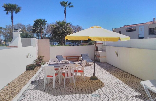 Stunning 3 Bed Townhouse, 5min walk from the beach.