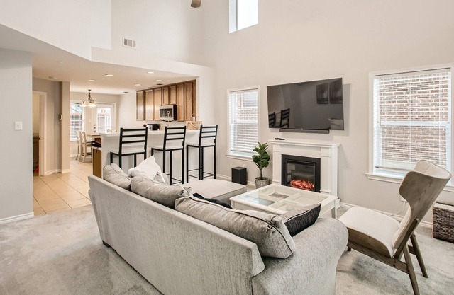 Stunning 3BD Family Home w/ Community Pool