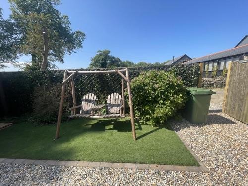 Stunning 4 Bed Pet Friendly Cottage with Hot Tub