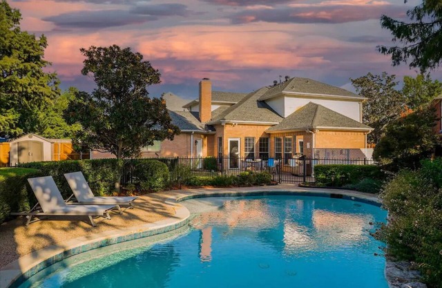 Stunning 4BR Home Pool & Hot Tub