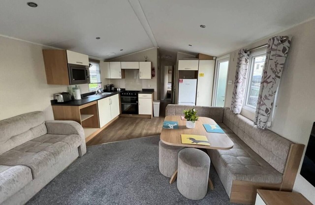 Stunning 8 berth caravan in Poole