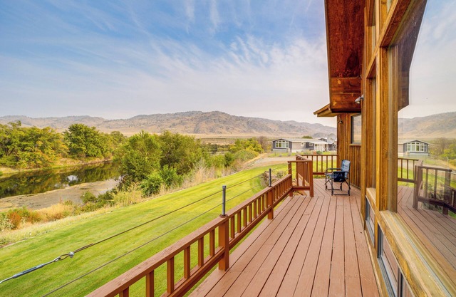 Stunning A-Frame Home w/Views, 10 Mi to Okanogan!