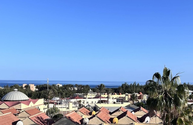 stunning and cozy holiday rental with ocean views