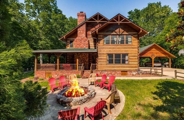 Stunning Cabin Nestled in the Woods Near Nashville