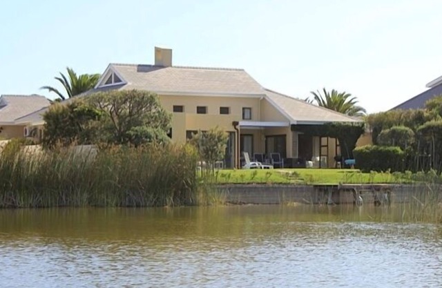 Stunning Cape Peninsula Holiday Villa with Pool