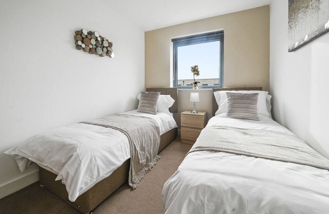 Stunning Central 2 Bed Apartment - Clayton Living