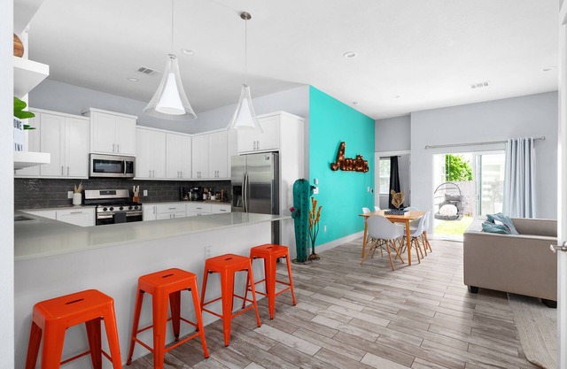 Stunning Centrally Located & FUN 3 Bed Home!