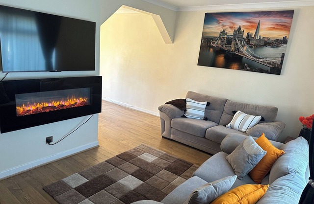 Stunning cozy three bedroom house near ARI