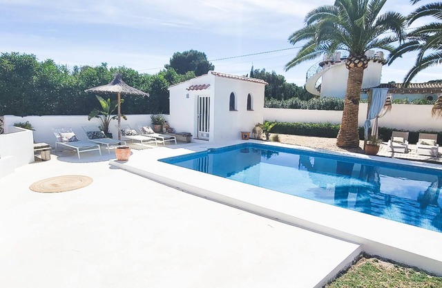 Stunning detached Villa, new 10 x 5 pool. Air conditioning all rooms. Free Wi Fi