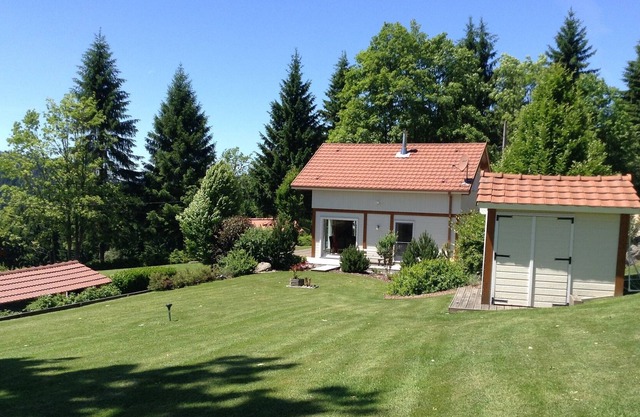 Stunning new (2009) and comfortable (4 stars) detached chalet sleeps 6-7