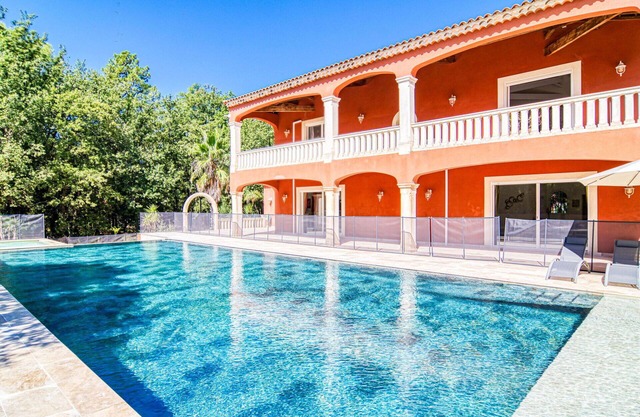 Stunning private villa for 10 guests with private pool, WIFI, A/C, hot tub, TV and terrace
