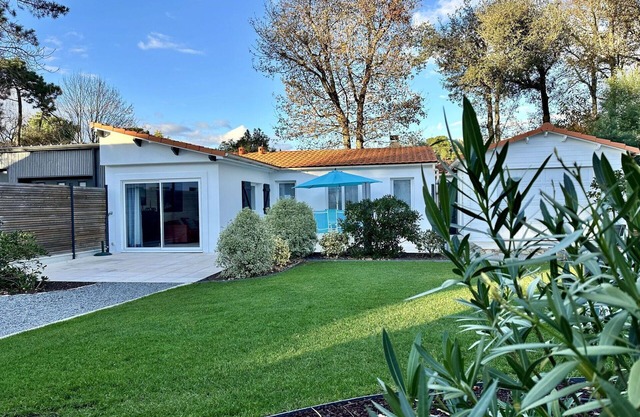 Stunning private villa for 4 guests with WIFI, TV, terrace and parking