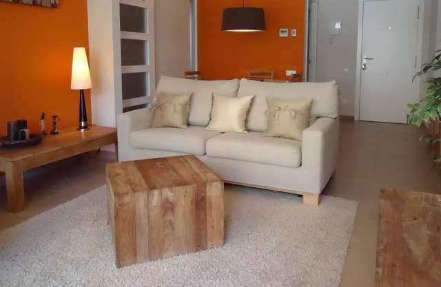 Stunning Ground Floor Poolside Apartment - Free WiFi / Air con