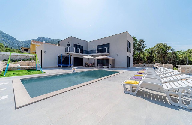 Stunning home in Duba Stonska with WiFi