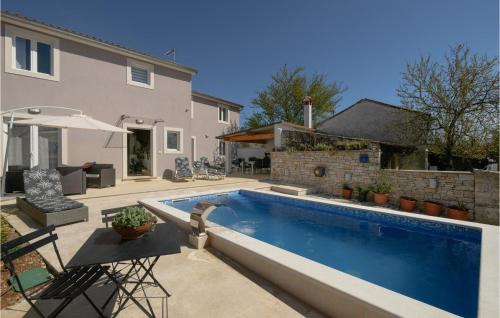 Stunning Home In Fradelani With Wifi