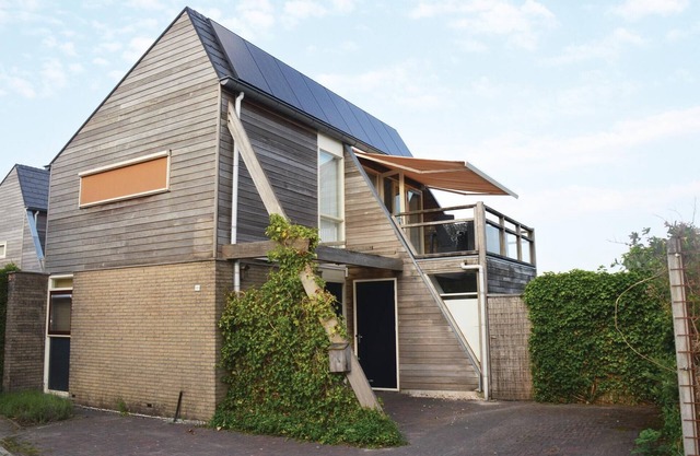 Stunning home in Grou with lake view