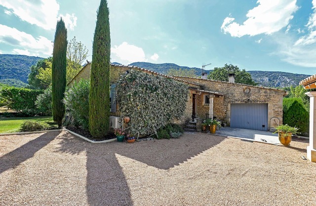 Stunning home in Maubec with WiFi