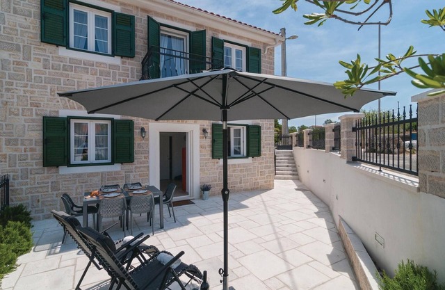 Stunning home in Primosten with kitchen