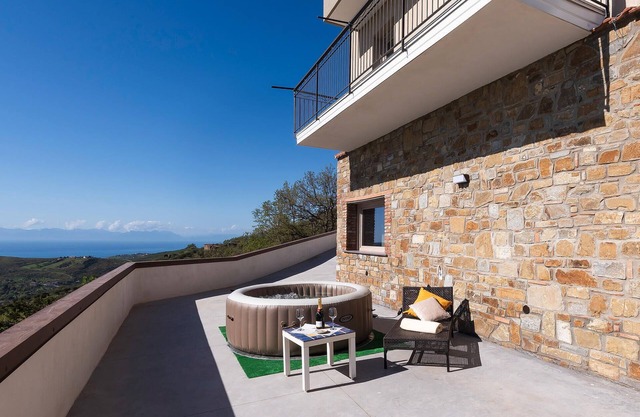 Stunning home in Laureana Cilento