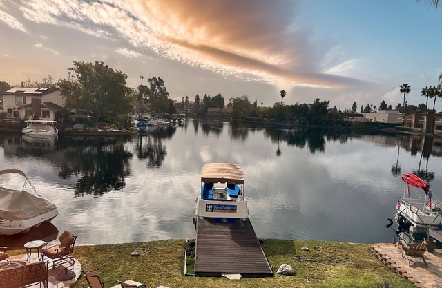 Stunning Lake ForestnEstate by Private Lake 4 BedroomnHome with EnchantingnViews