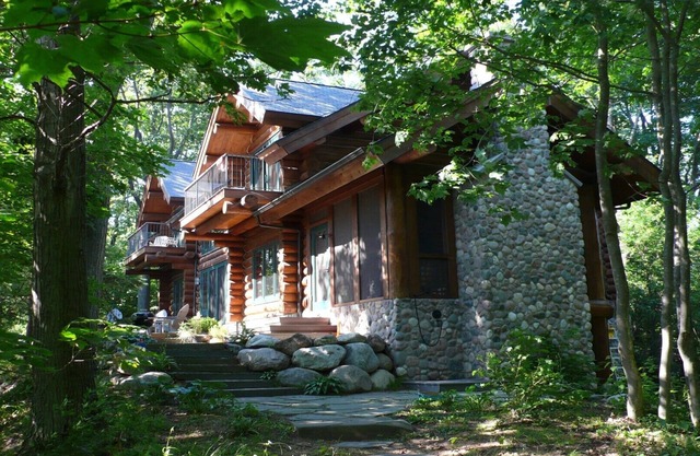 Stunning Lake Michigan Log and Stone Cabin - 10% off July 2025!