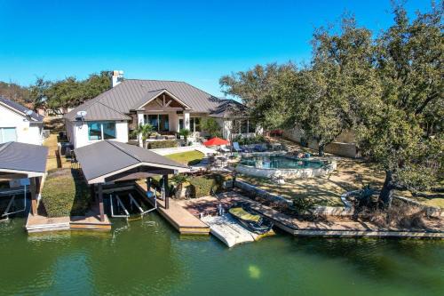 Stunning Lakefront Retreat Pool Boat Lift Spectacular Views