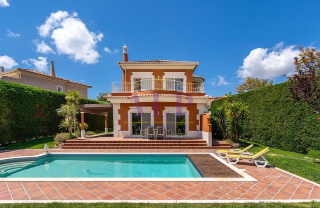 Stunning large detached 4 bed 4 bath villa with private swimming pool