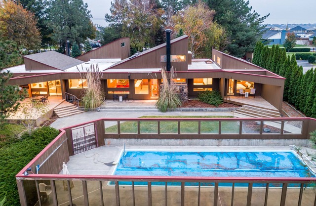 Stunning Mid-Century Inspired Lake House, Private Pool, Jet-ski & Boat Dock!