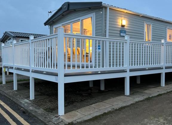 Stunning mini lodge with sea view