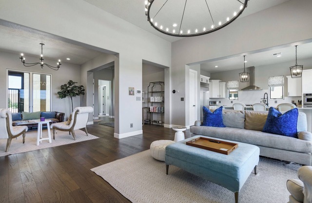 Stunning Modern Luxury - Spacious 4 Bedroom - Home Office + Gym - Views