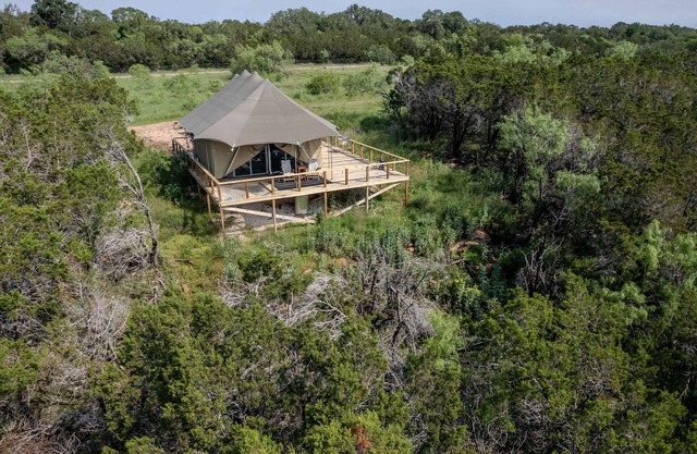 Stunning Mountain View Safari Tent Glamping near AUSTIN/SAN ANTONIO