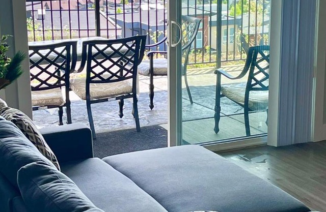 Stunning Ocean View Modern 1 BDR Private Entry Suite, 5 min to the Beach