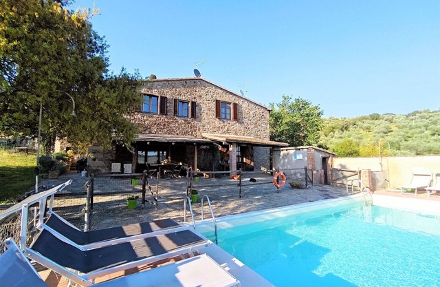 Stunning private villa with A/C, WIFI, private pool, TV, patio, panoramic view and parking